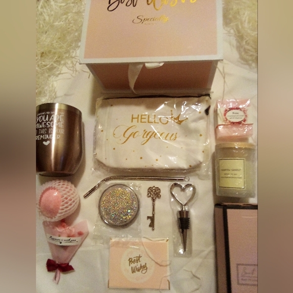 Specially - Box Of Best Wishes Set Includes Rose Steel Mug, Travel Bag Candle... - Picture 1 of 14